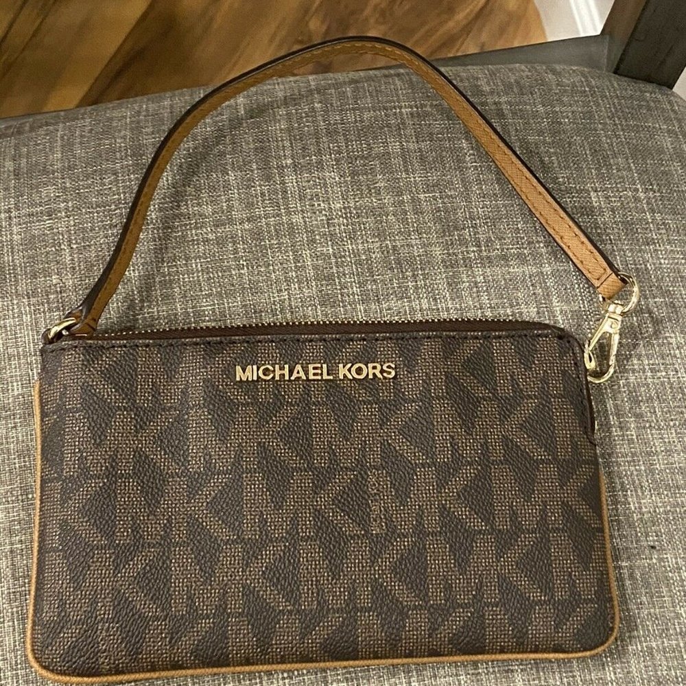 Michael Kors Signature Jet Set Travel Wristlet